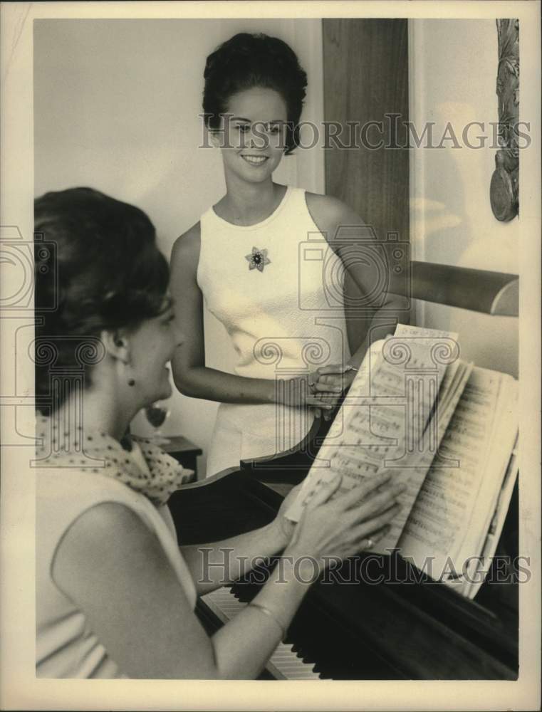 1968 Miss Missouri practices with Mrs Joyce Summey for the pageant - Historic Images