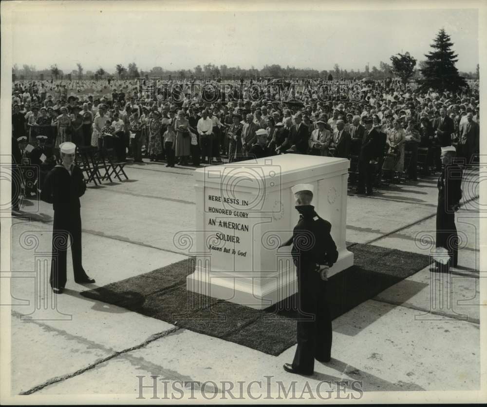 1953 Tomb at National Cemetery, Fort Snelling, Memorial Day Ceremony-Historic Images