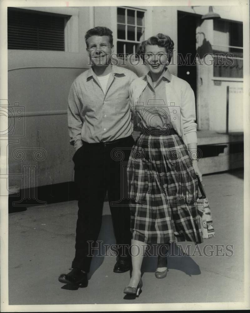 1955 Press Photo Harriet and Ozzie Nelson celebrate their wedding anniversary - Historic Images