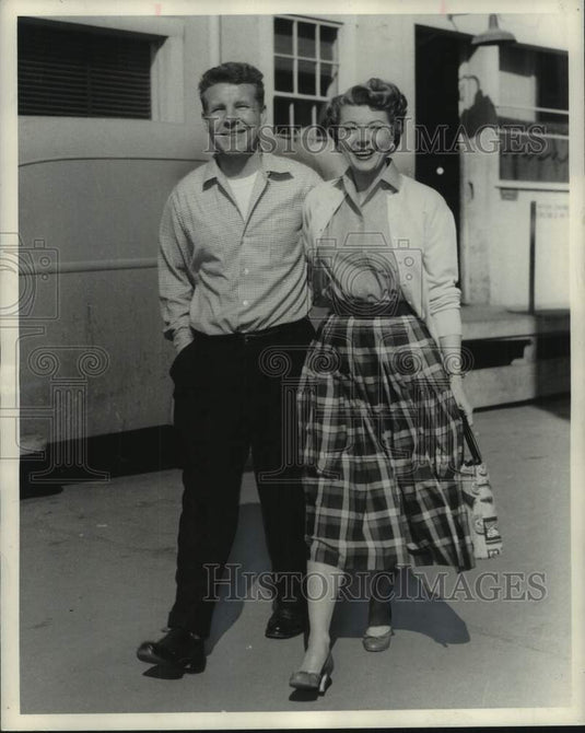 1955 Press Photo Harriet and Ozzie Nelson celebrate their wedding anniversary - Historic Images