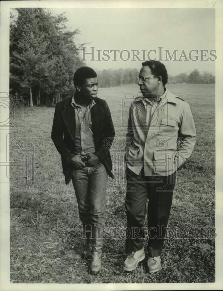 1978 Actor LeVar Burton talks with &quot;Roots&quot; author Alex Haley - Historic Images