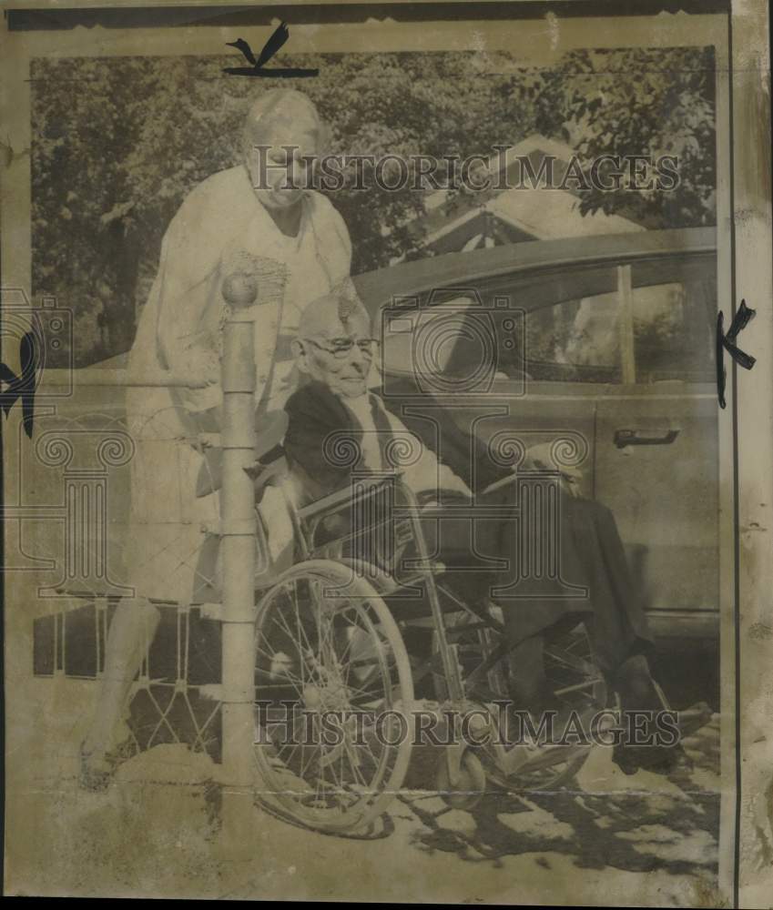 1966 Breckenridge, TX- Mr &amp; Mrs A. Otis Birch Arrive Home From Court-Historic Images