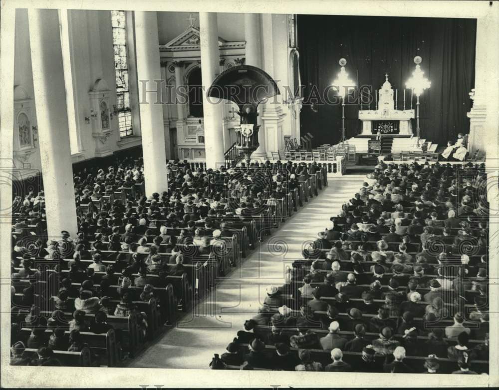 1939 Congregation of Immaculate Conception Hear Rev. Ignatius Cox - Historic Images