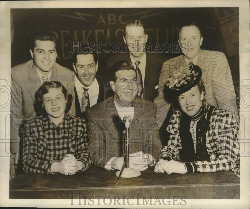 1950 Press Photo Patsy Lee with the members of &quot;The Breakfast Club&quot; broadcast- Historic Images