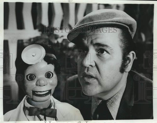 1974 Dom DeLuise stars in a scene from "Medical Center" - Historic Images