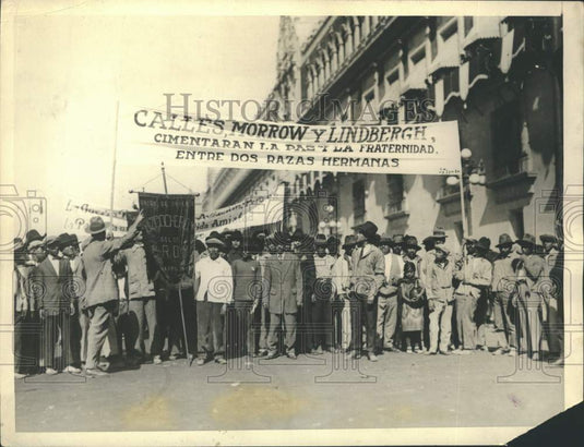 Mexican Labor members gather to welcome Charles Lindbergh - Historic Images