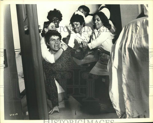 1973 Press Photo Actor David Selby stars in a scene from "Up The Sandbox"- Historic Images