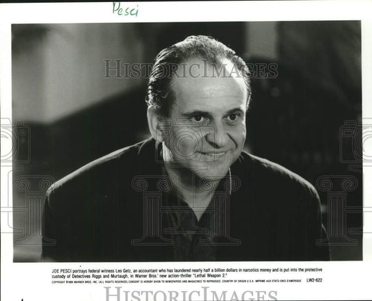 1989 Joe Pesci plays as a Federal witness in "Lethal Weapon 2" - Historic Images
