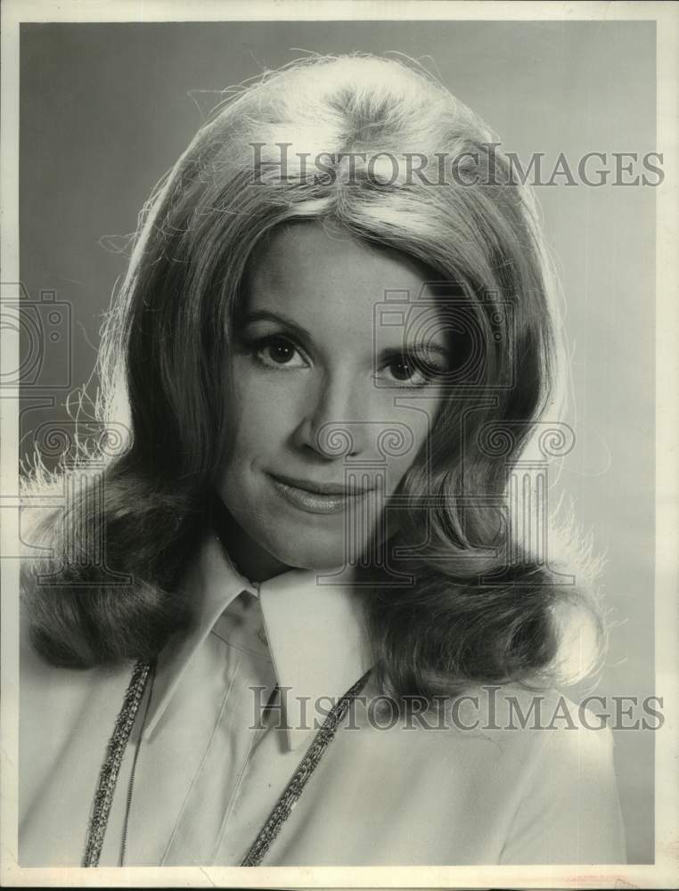 1969 Press Photo Actress Julie Sommars starring in &quot;The Governor and J. J.&quot; - Historic Images