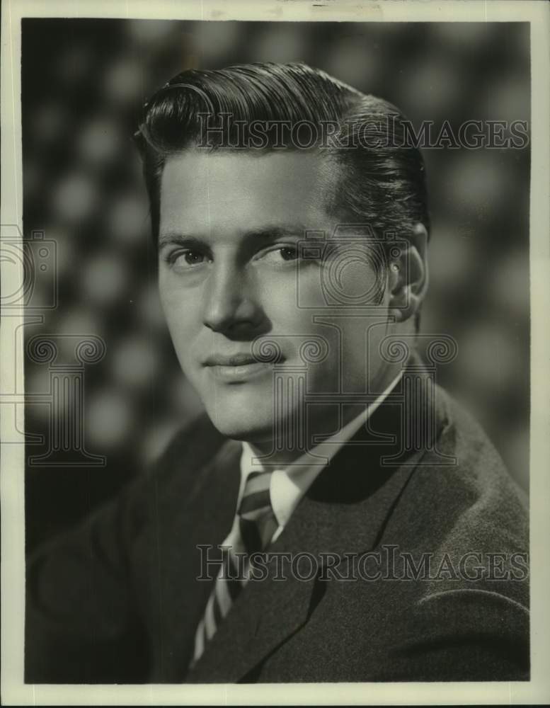 1953 Gordon Macrae in the musical &quot;The Railroad Hour&quot; - Historic Images