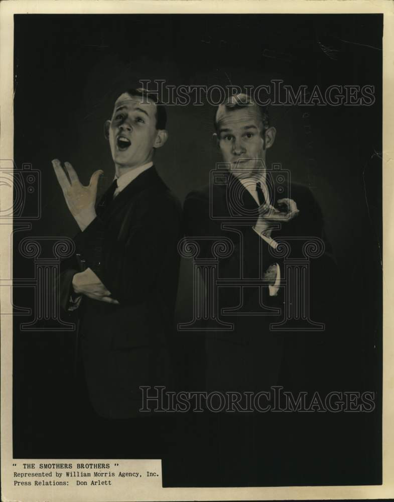 1962 Press Photo Comedians Tom and Dick Smothers - lrx46372 - Historic Images