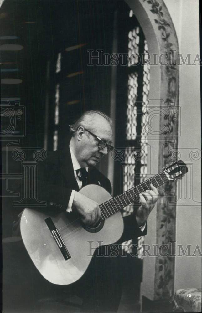 1977 Press Photo Master of Classical Guitar, Andres Segovia - lrx46550 - Historic Images