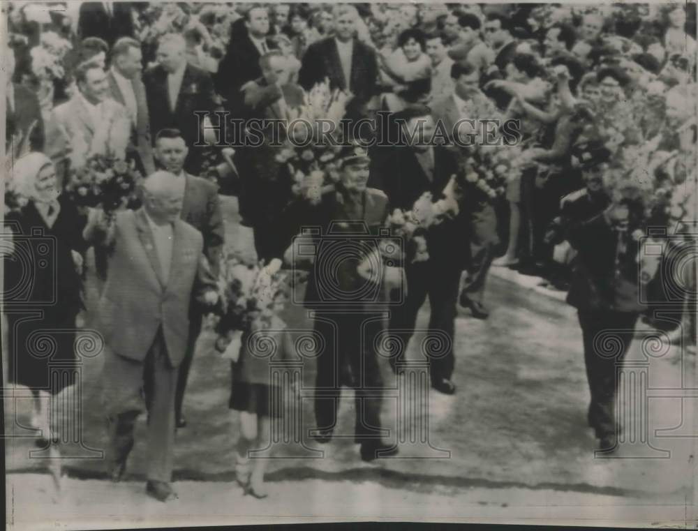 1962 Citizens of Moscow Welcome Their Globe-Circling Heroes-Historic Images