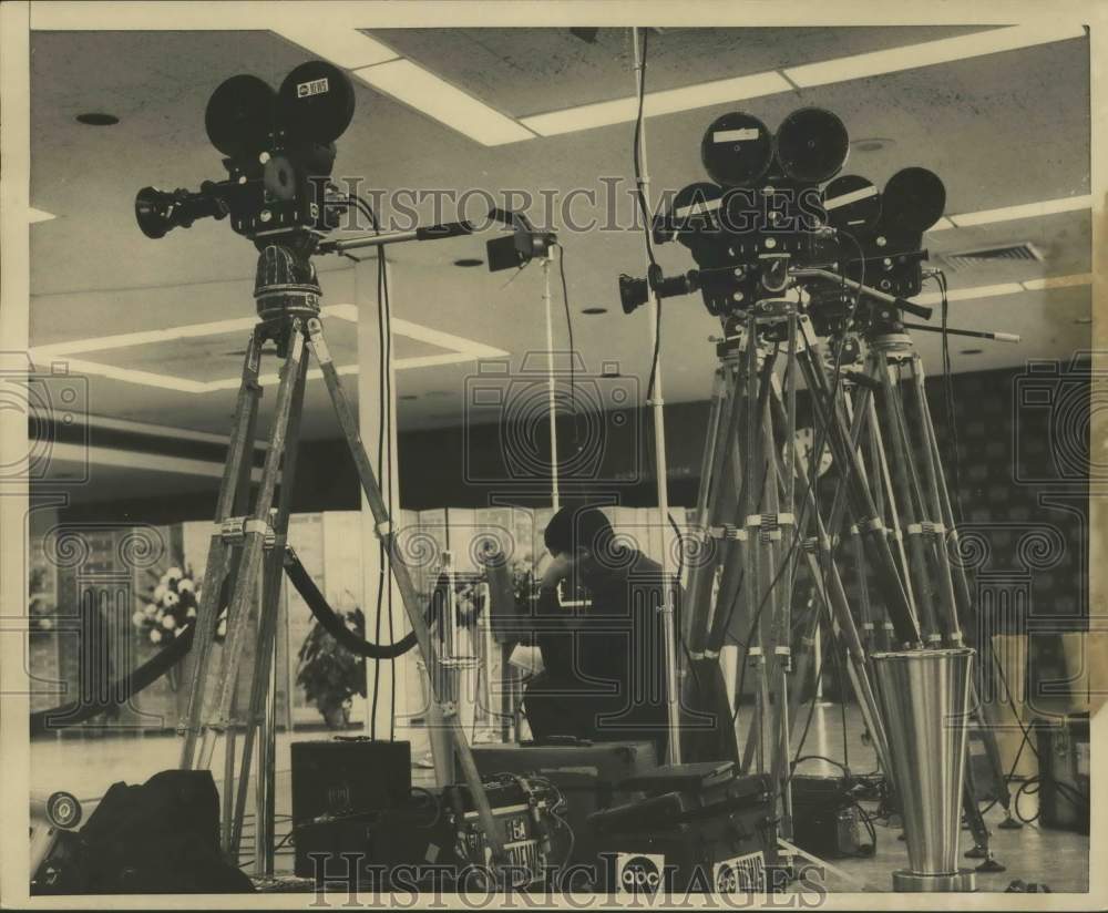 19651 John Singleton NBC Soundman Waits For Princess Margaret At JFK-Historic Images