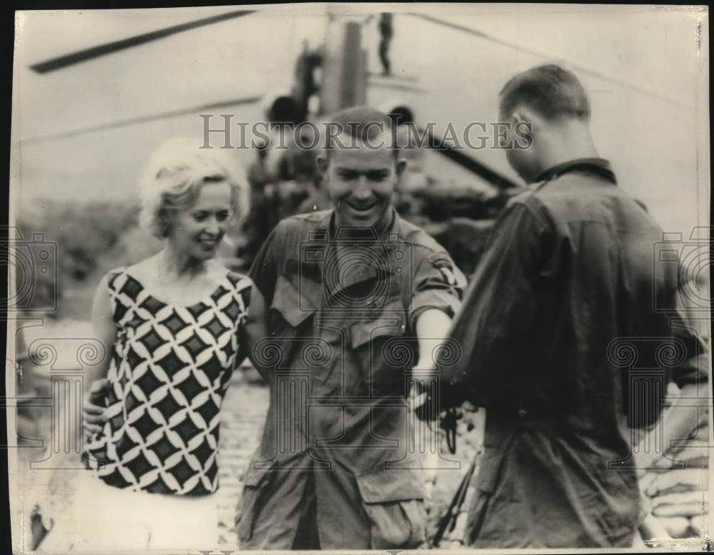 1968 Actress Tippi Hedren Visits 101st Airborne Division In Vietnam-Historic Images