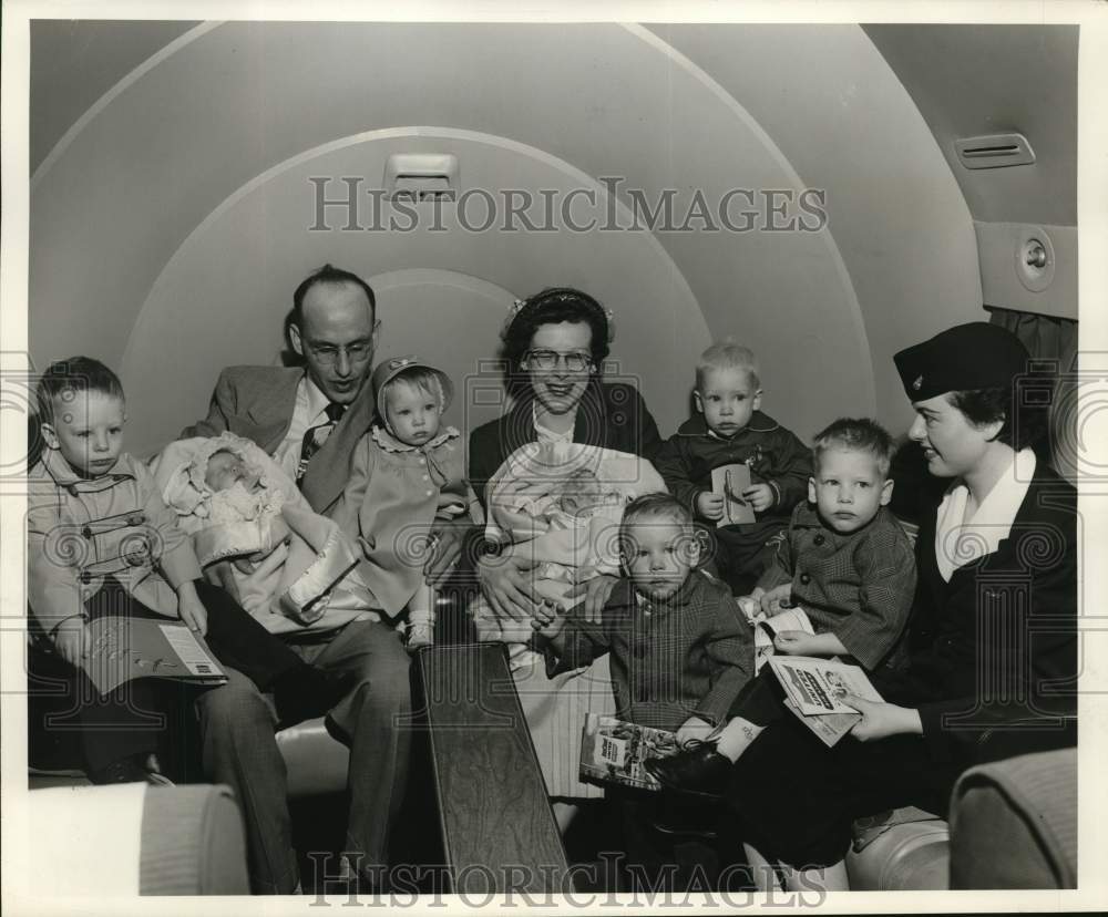 1967 Mr & Mrs Ray Miller and Children Travel to Los Angeles on Plane-Historic Images