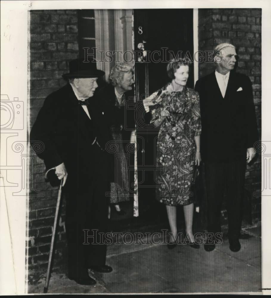 1961 Winston &amp; Lady Churchill Bid Farewell to Anthony &amp; Lady Eden-Historic Images