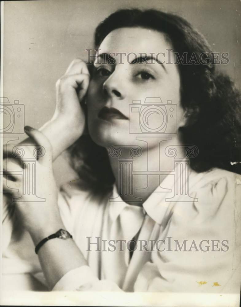 1941 Press Photo Yvonne Poirier chosen to audition for the Metropolitan Opera- Historic Images