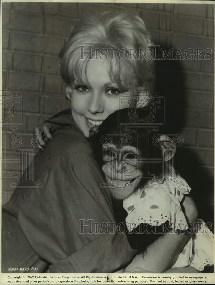 1962 Actress Kim Novak and Chimpanzee Star in &quot;Boys Night Out&quot;-Historic Images