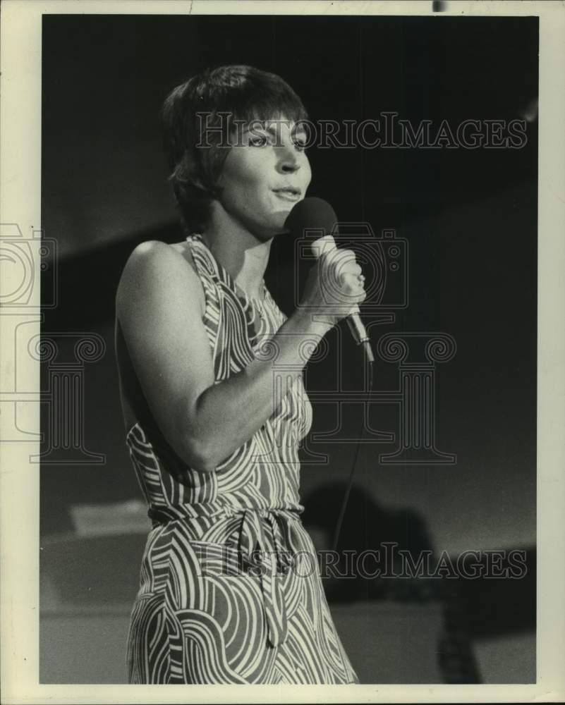 1982 Press Photo Helen Reddy, singer - lrx54136 - Historic Images