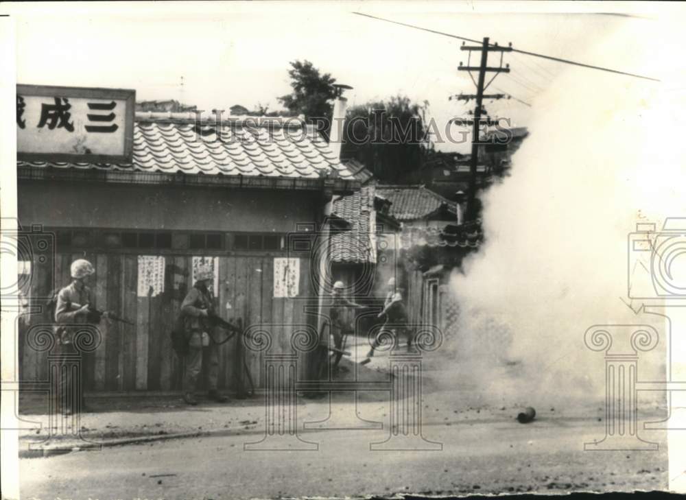 1950 US Marines participate in operation in Seoul, Korea-Historic Images