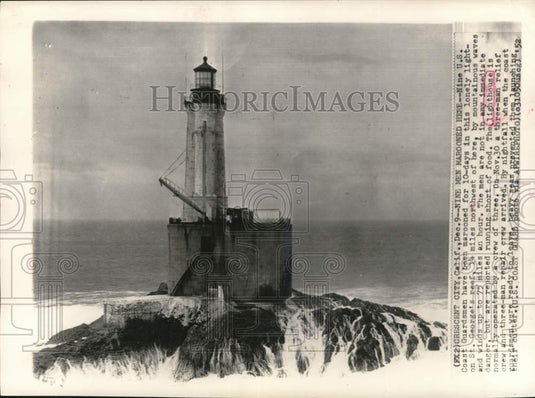 1952 Nine Coast Guardsmen marooned in Crescent City, CA lighthouse-Historic Images