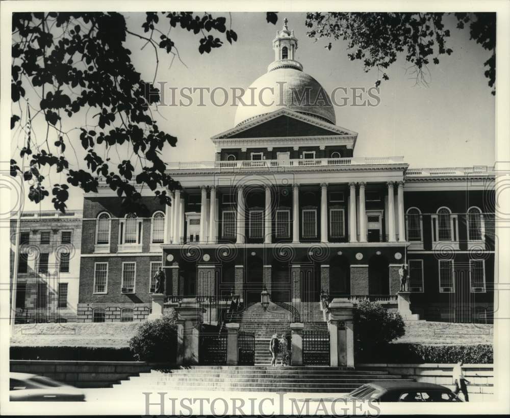 1978 Press Photo &quot;Bulfinch Front&quot; at the Massachusetts State House in Boston - Historic Images