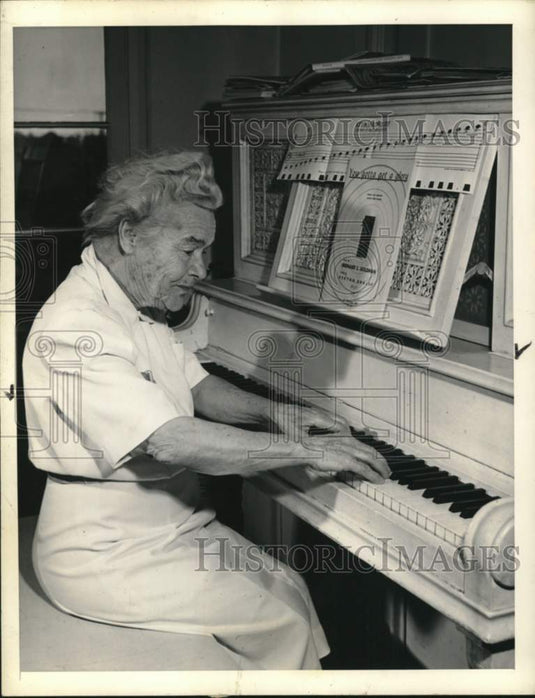 1945 Press Photo A grandmother is shown taking piano lessons - lrx65124- Historic Images