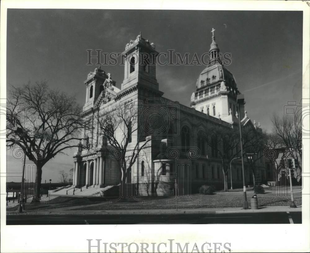 1989 Press Photo Exterior view of the Basilica of St. Mary, Minneapolis - Historic Images