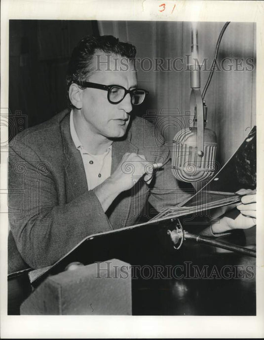 1968 Press Photo George C. Scott records narration for "Cosmopolis" - lrx72373- Historic Images