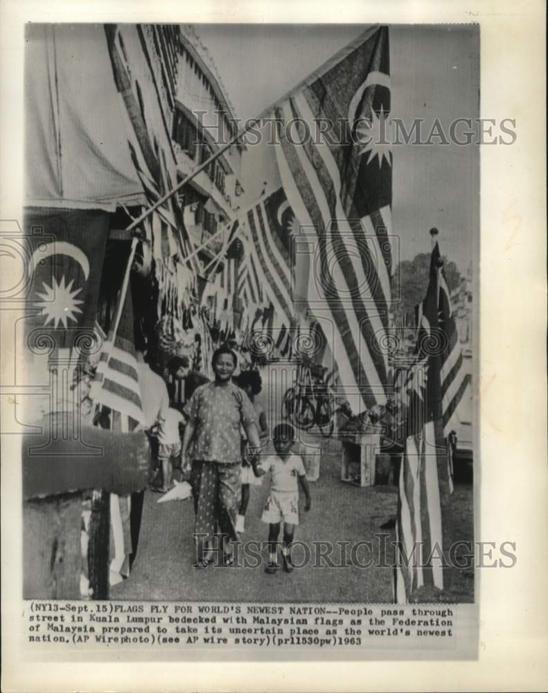 1963 Press Photo Flags fly in Kuala Lumpur Malaysia-world's newest nation - Historic Images