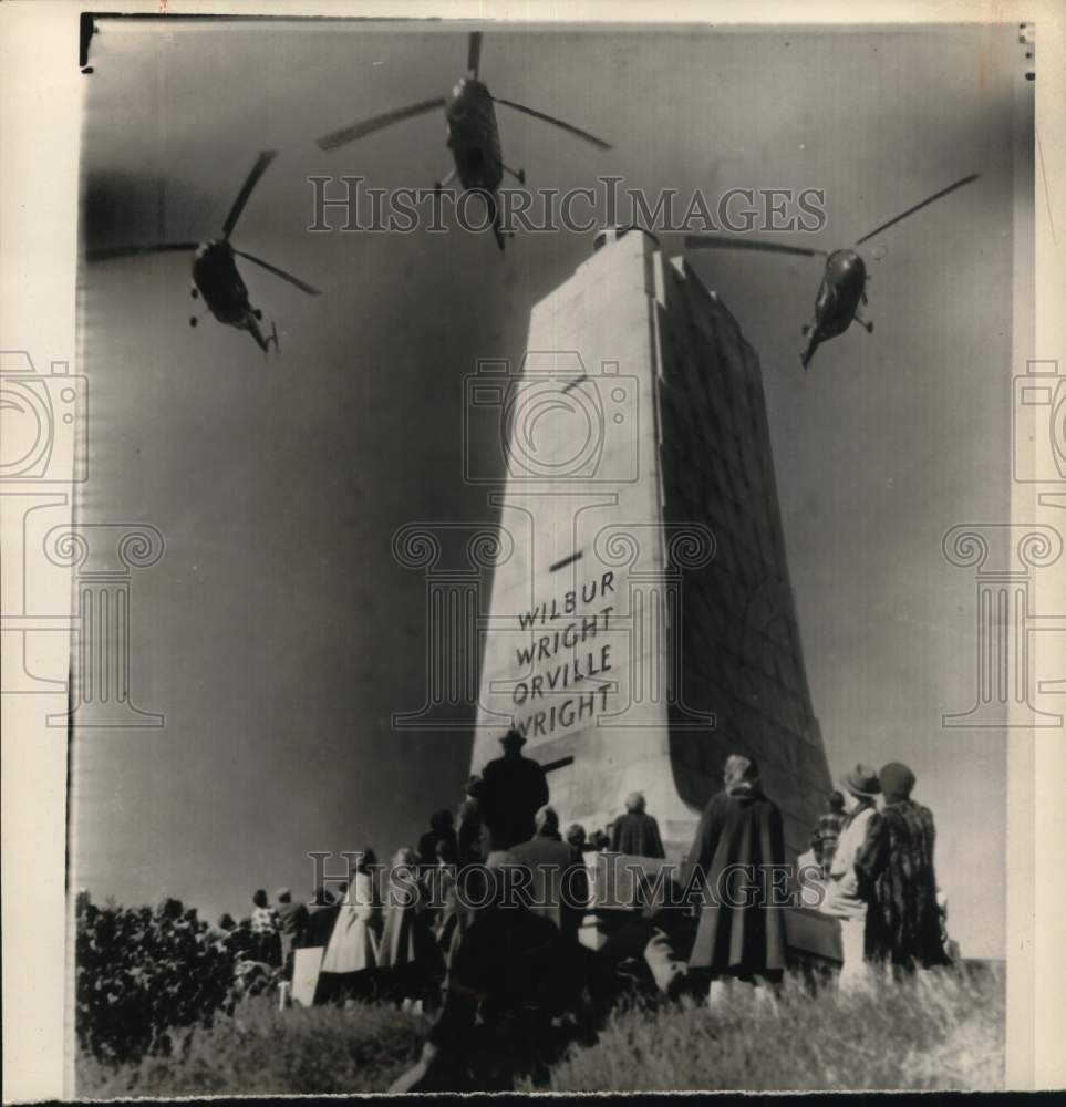 1952 Press Photo Crowd at the Wilbur &amp; Orville Wright National Memorial- Historic Images