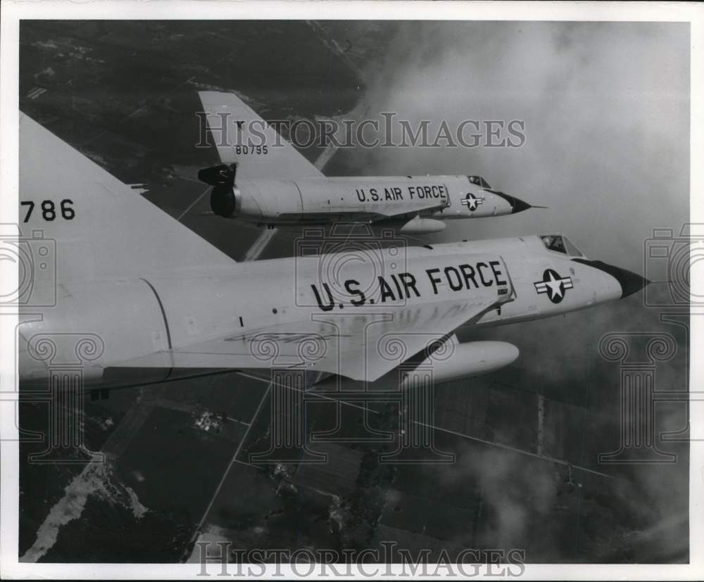 1970 Press Photo Two USAF F-106 aircraft in flight - lrx82822 - Historic Images