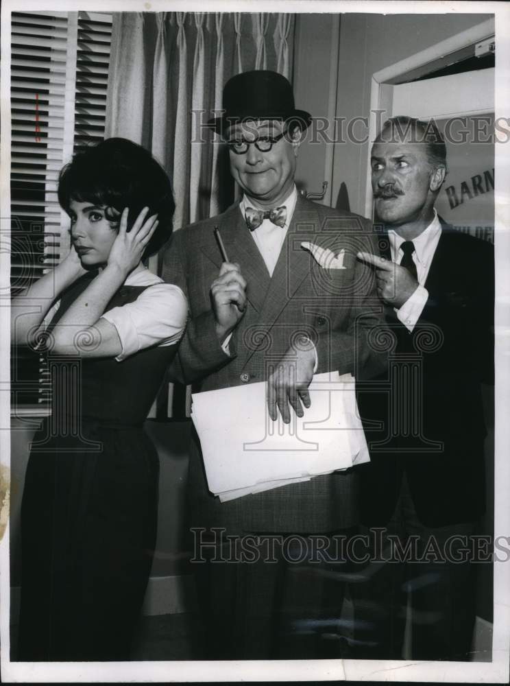 1962 Press Photo Red Skelton, Keenan Wynn, Karyn Kupcinet on Red Skelton Show - Historic Images
