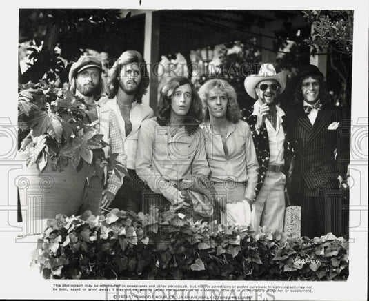 1978 Press Photo Sgt. Pepper's Lonely Hearts Club Band arrive in Los Angeles- Historic Images