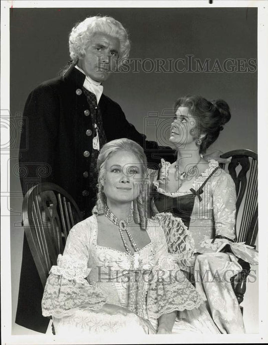 1975 Press Photo James Luisi, Bibi Besch, & co-star in "FIrst Ladies' Diaries" - Historic Images