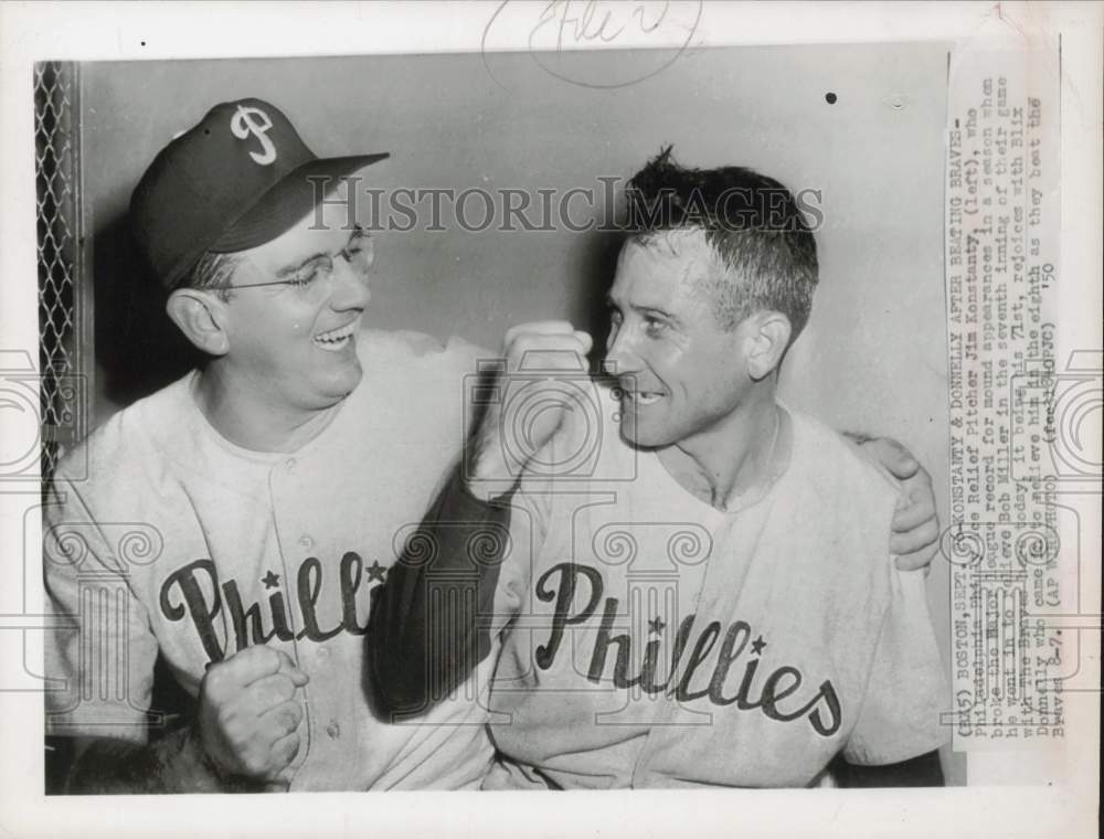 1950 Press Photo Phillies Jim Konstanty &amp; Blix Donnelly celebrate win in Boston.- Historic Images