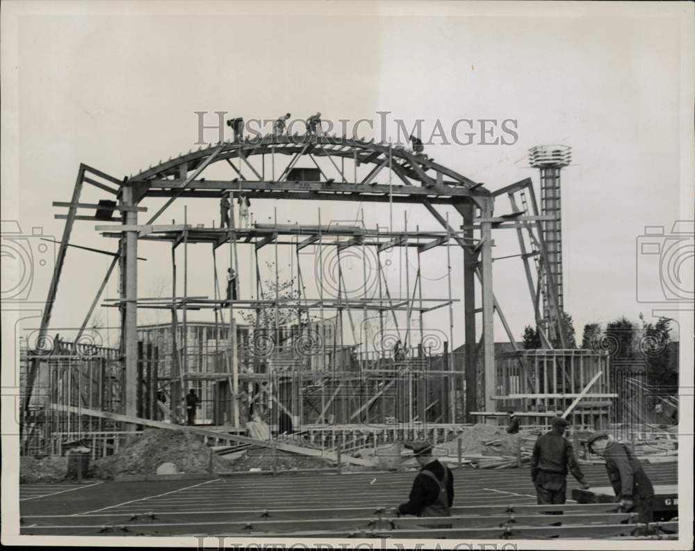 1940 Press Photo Workmen preparing for the opening of New York World&#39;s Fair- Historic Images