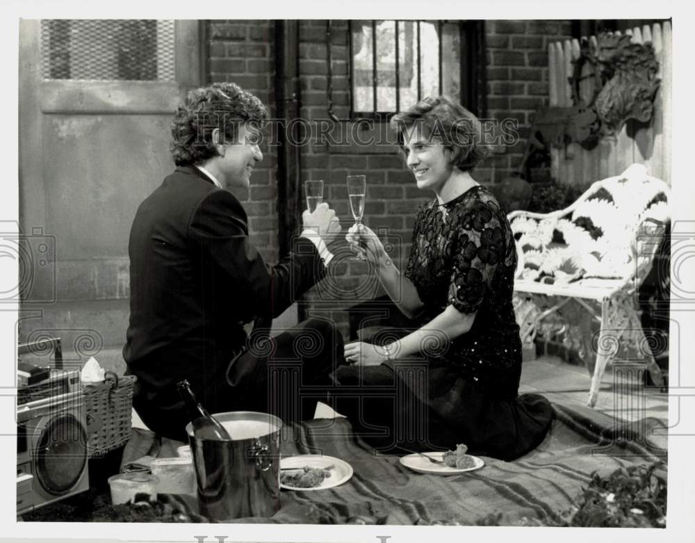 1988 Press Photo Susan Saint James &amp; David Purdham in &quot;Kate &amp; Allie&quot; on CBS- Historic Images