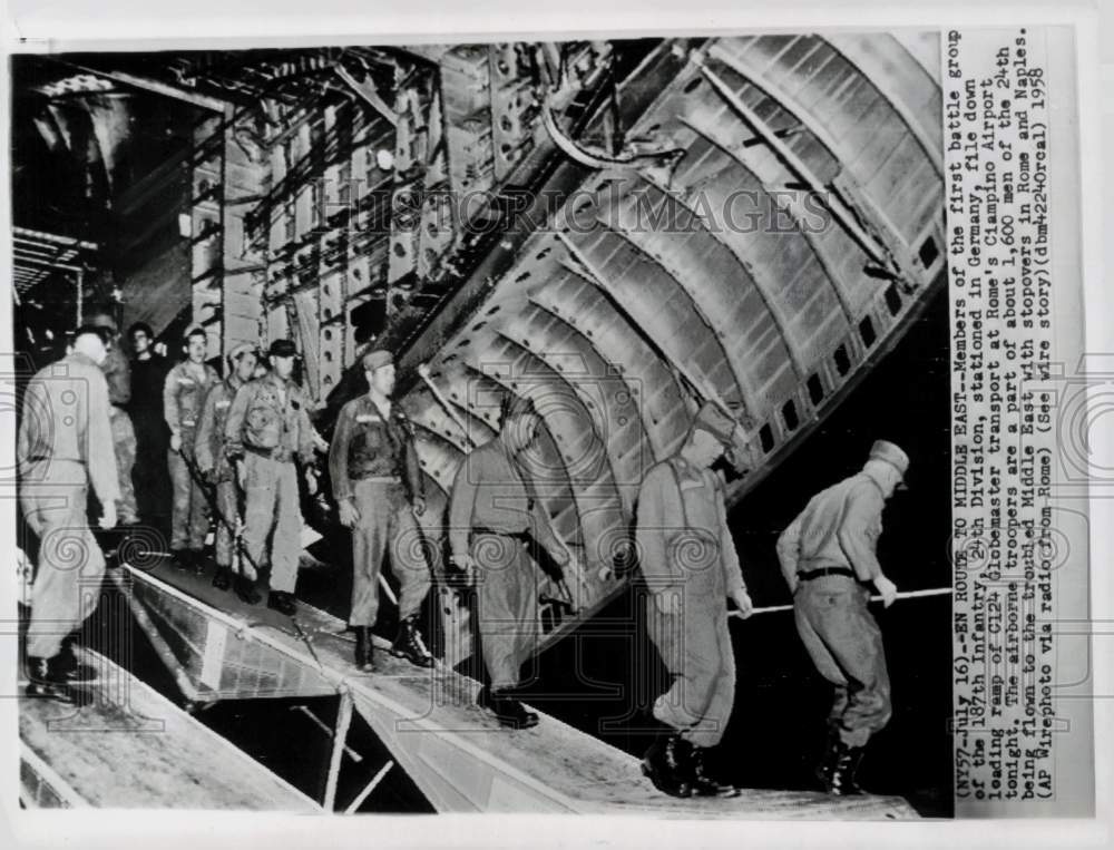 1958 Press Photo US Troops arrive in Rome en route to the Middle East- Historic Images