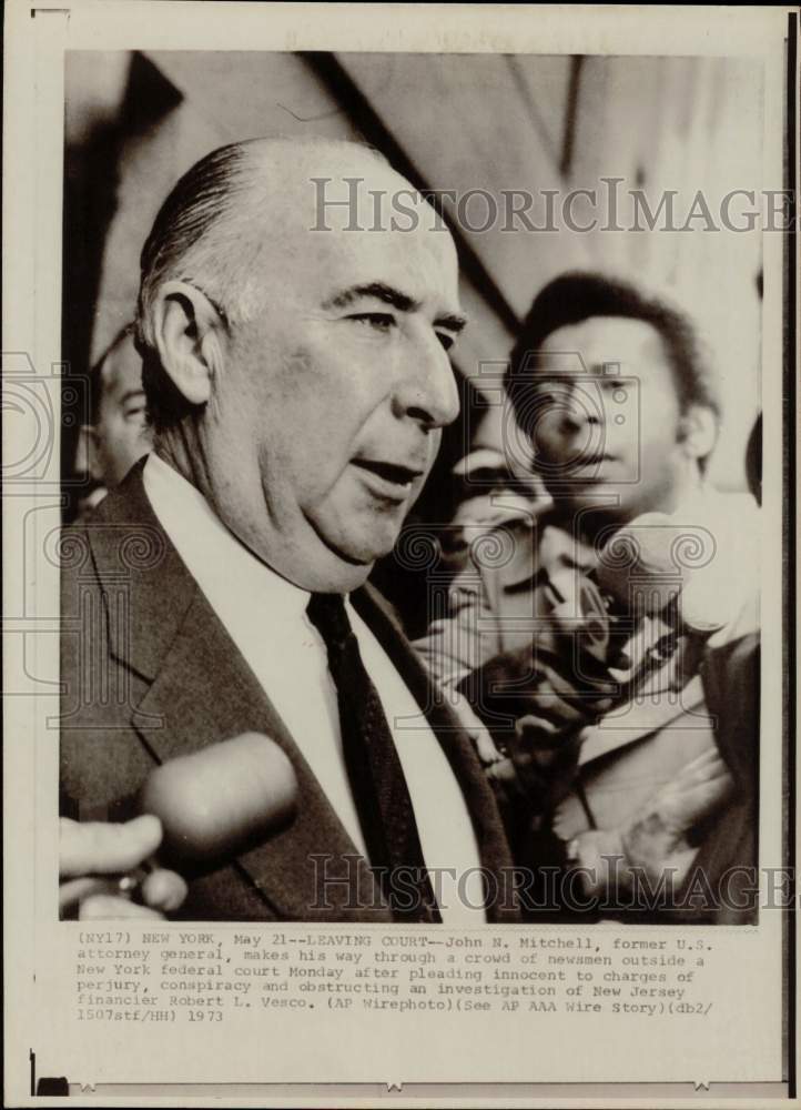 1973 Press Photo John N. Mitchell outside New York federal court full of newsmen- Historic Images