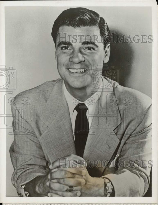 1953 Press Photo Bert Parks, Host of "Double Or Nothing" Radio Series- Historic Images