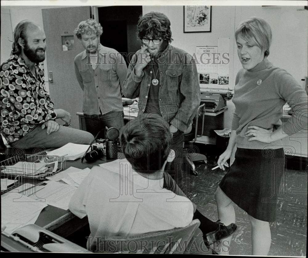 1967 Press Photo Susan Schmidt and Mike Brownlee meet hippies at Washington- Historic Images