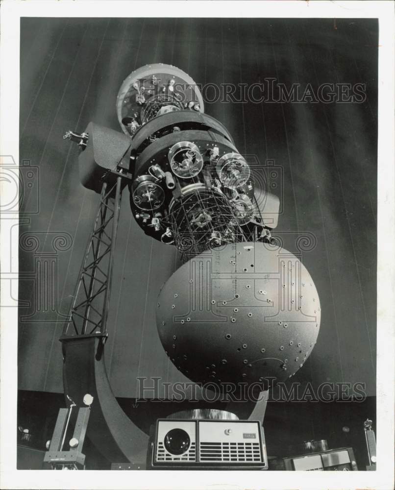 1970 Press Photo Space Transit projection system at Miami planetarium- Historic Images