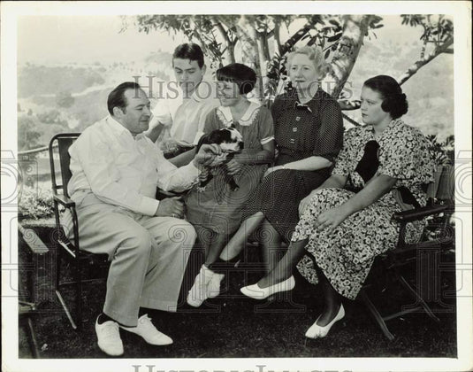 1938 Press Photo Actor Edward Arnold and family - lry31635- Historic Images