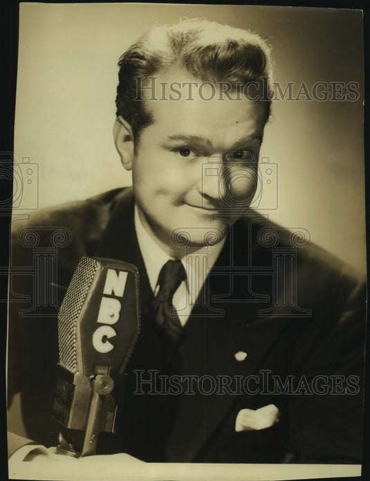 1945 Red Skelton stars on The Skelton Scrapbook - Historic Images