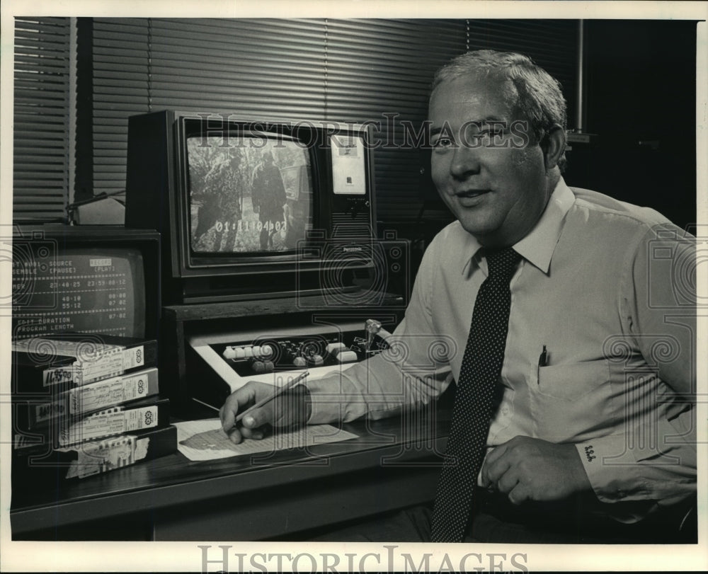 1987 Press Photo Ron Anderson Producing Educational Videocassette - mja00020-Historic Images
