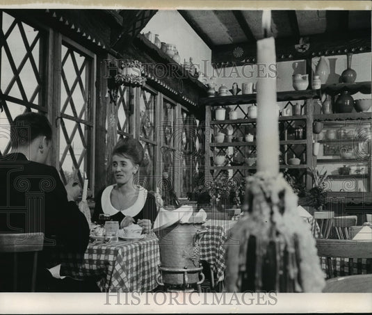 1965 Press Photo Alpine Village Rest-Theater Couple Dines at Table - Historic Images