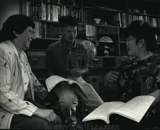1992 Press Photo Mary Diez, dean of Alverno's education division - mja00128 - Historic Images