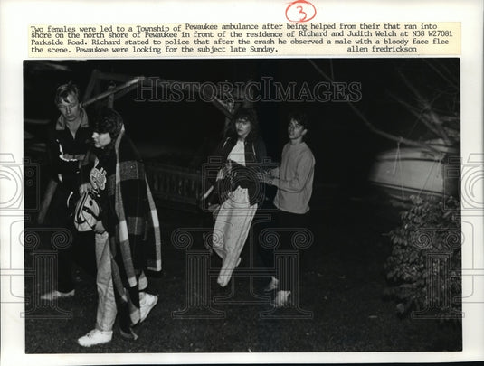 1990 Press Photo Judith Welch, Dorene Clark & Angela Gulas rescued Pewaukee Lake-Historic Images